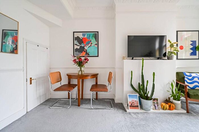 2 Bedroom Flat To Rent In Stapleton Hall Road, Finsbury Park, London, N4