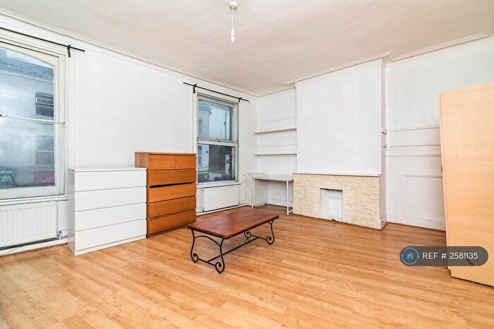 3 Bedroom Flat To Rent In West Green Road, London, N15