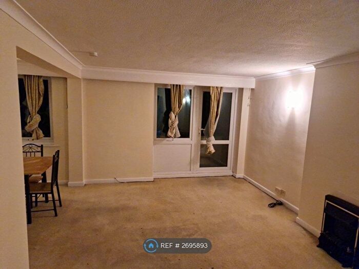 2 Bedroom Flat To Rent In Redcourt, Southampton, SO16