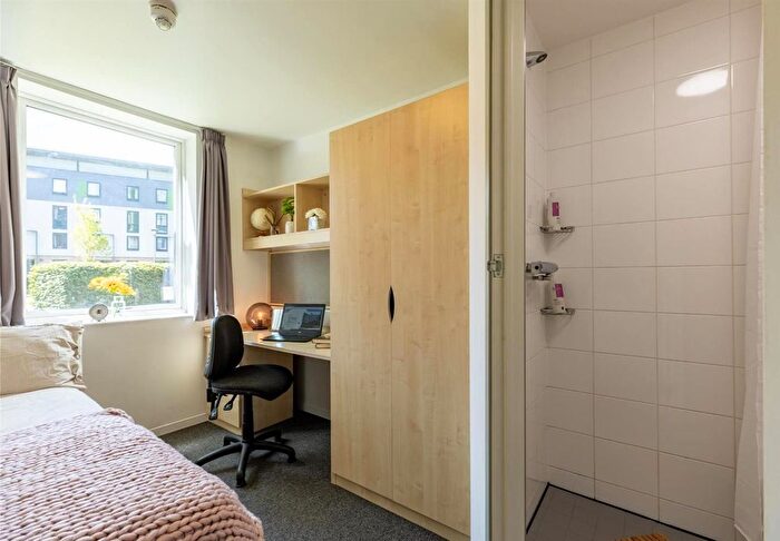 1 Bedroom Flat To Rent In De Walden Way, Bradford, BD7