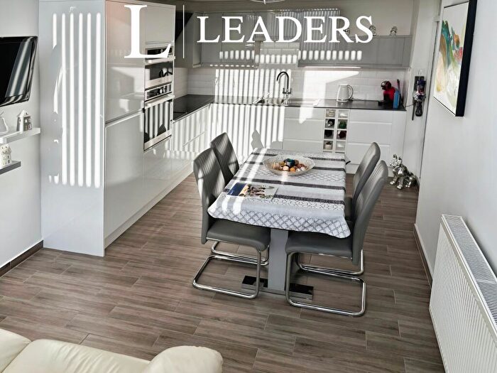 3 Bedroom Maisonette To Rent In Bishopsfield, CM18