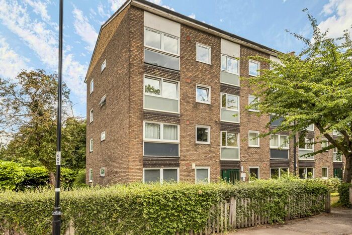 2 Bedroom Flat To Rent In Allison Close, London, SE10