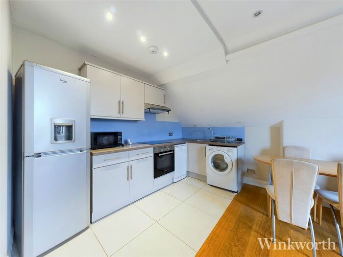 2 Bedroom Flat To Rent In Woodville Gardens, Ealing, W5