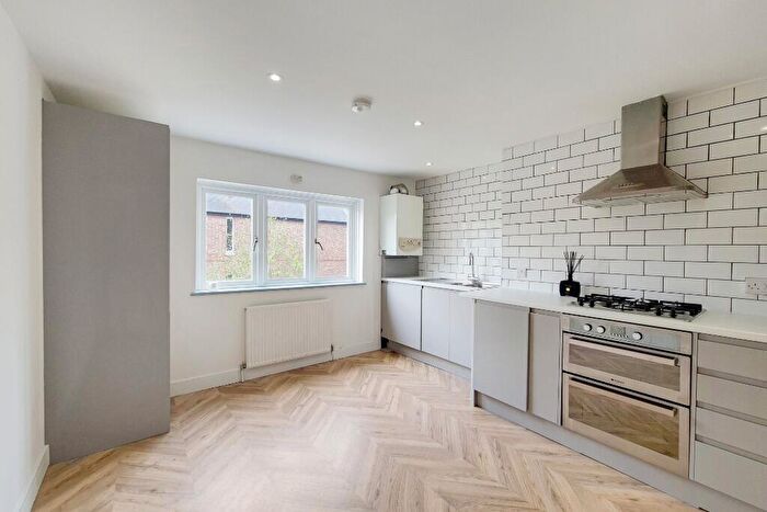 2 Bedroom Flat To Rent In Lordship Lane, East Dulwich, London, SE22