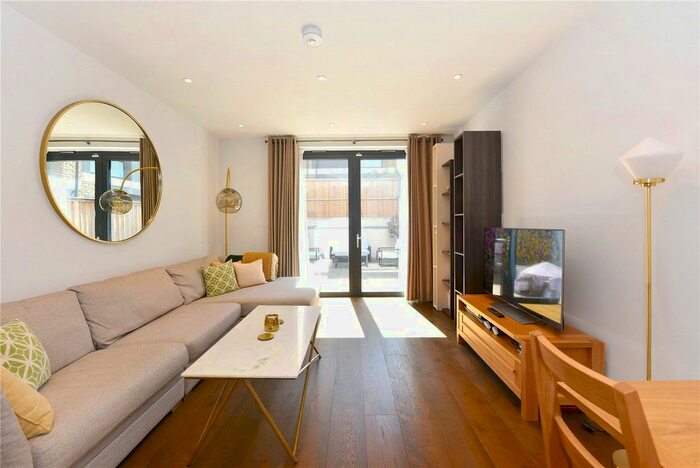 4 Bedroom Terraced House To Rent In Hawthorne Crescent, Greenwich, London, SE10