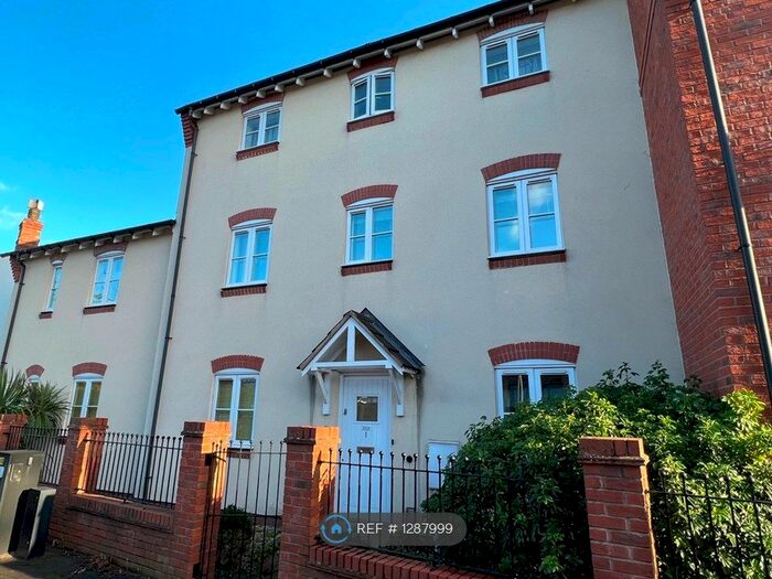 2 Bedroom Flat To Rent In Coaching Walk, Warwick CV34