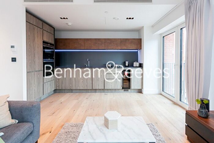 2 Bedroom Flat To Rent In Keybridge Tower, Vauxhall, SW8