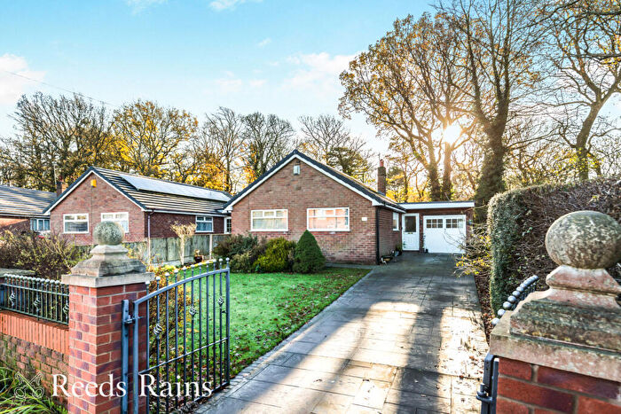 3 Bedroom Bungalow For Sale In Cumberland Avenue, Leyland, Lancashire, PR25