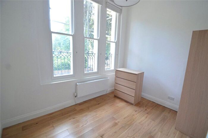 2 Bedroom Flat To Rent In Beulah Hill, London, SE19