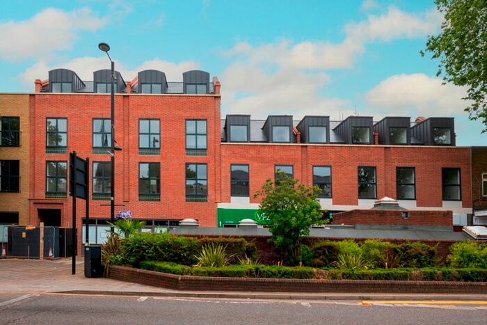 1 Bedroom Flat To Rent In High Street, Brentwood, CM14
