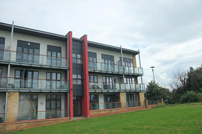 1 Bedroom Flat To Rent In Skylark Avenue, DA9
