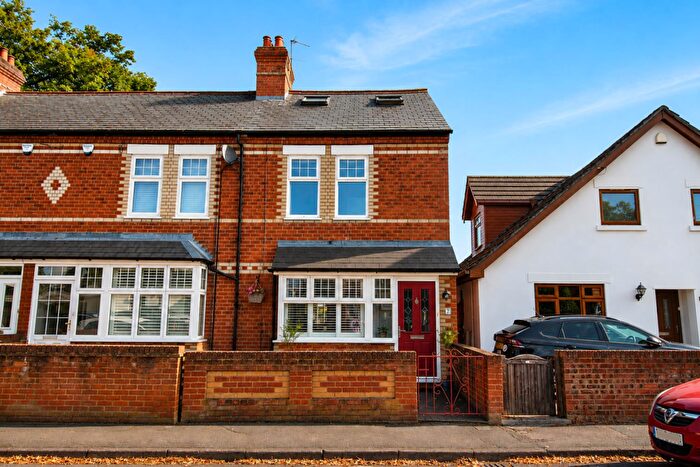 4 Bedroom End Of Terrace House For Sale In Gratwicke Road, Tilehurst, Reading, RG30