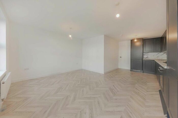 2 Bedroom Flat To Rent In Queens Crescent, London, NW5