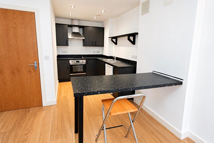 2 Bedroom Flat To Rent In Waterloo Court, Hunslet Road, LS10