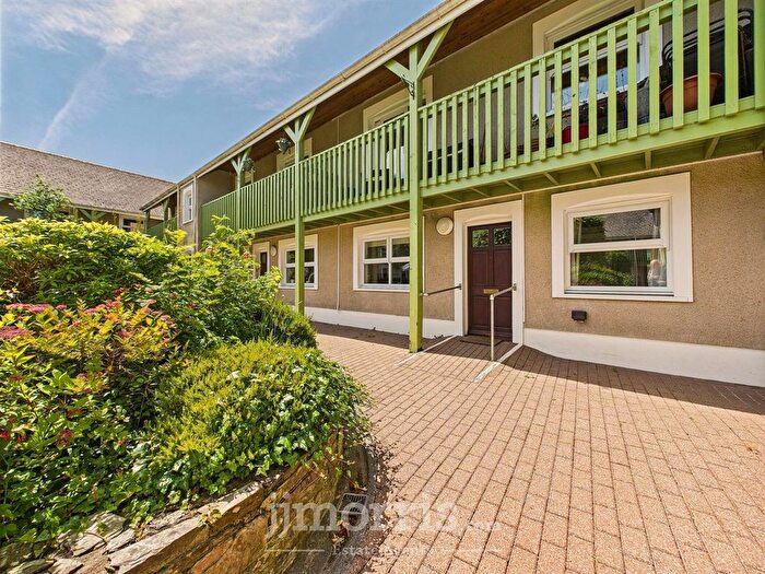 2 Bedroom Flat For Sale In Spring Gardens, Cawdor Court Spring Gardens, SA67