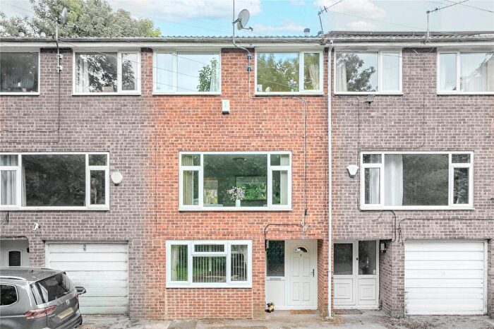 4 Bedroom Town House For Sale In Brackenwood Close, Leeds, LS8