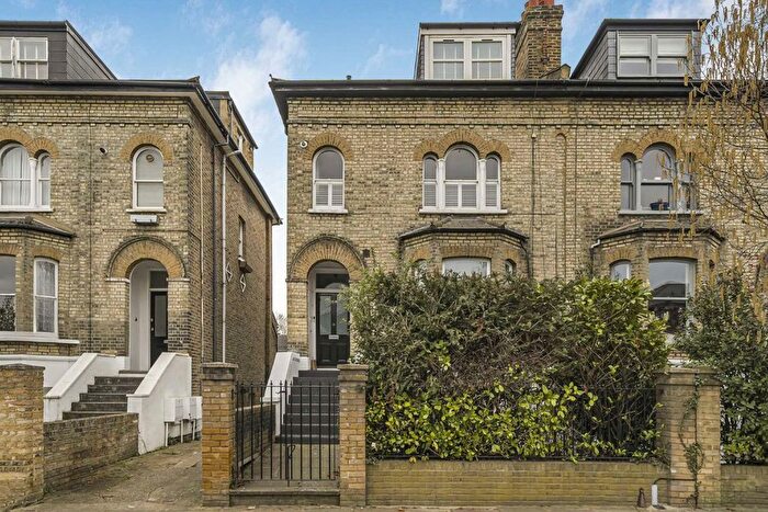 1 Bedroom Flat For Sale In Stanley Road, Teddington, TW11