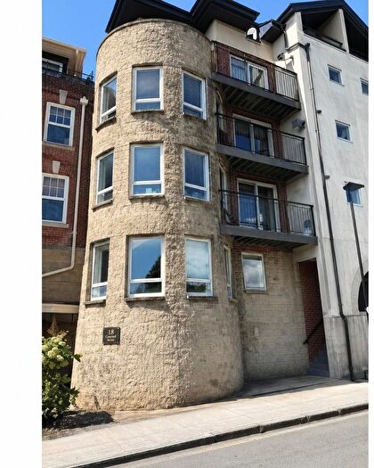 2 Bedroom Flat To Rent In Century Court, Lower Canal Walk, Southampton, SO14