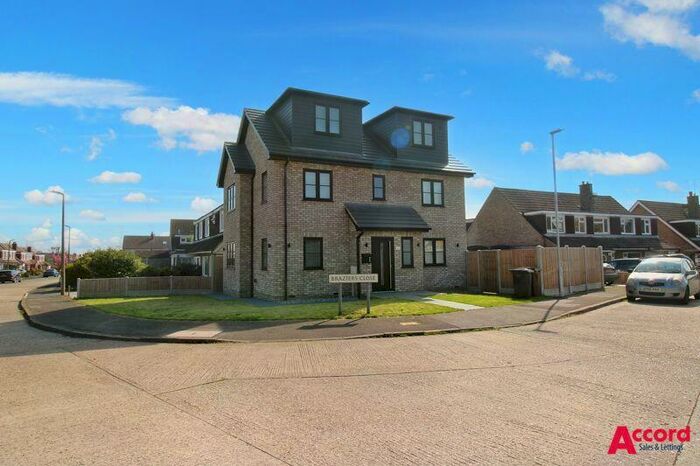 4 Bedroom Detached House To Rent In Braziers Close, Chelmsford, CM2