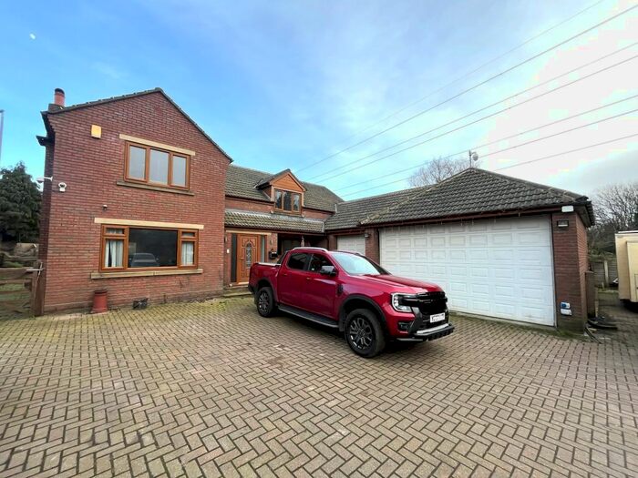 5 Bedroom Detached House To Rent In Bingham Place, Lofthouse, Wakefield, WF3
