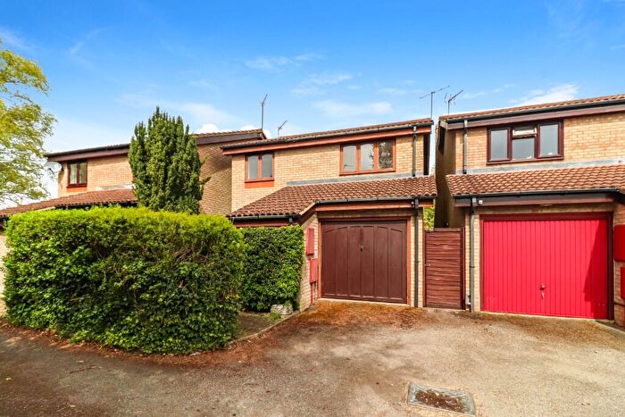 4 Bedroom Detached House For Sale In Warwick Road, St. Albans, Hertfordshire, AL1