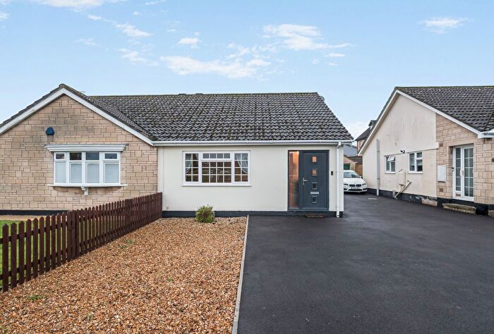 2 Bedroom Bungalow For Sale In Bloomfield Lane, Paulton, Bristol, Somerset, BS39