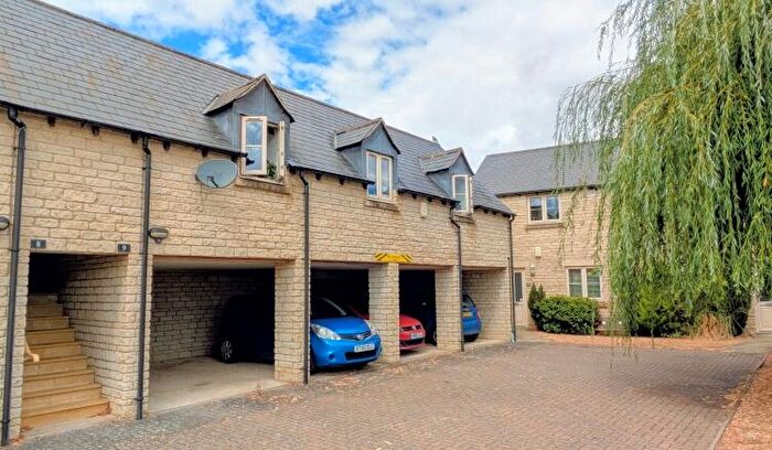 1 Bedroom Apartment To Rent In Sansoms Court, Woodstock, OX20
