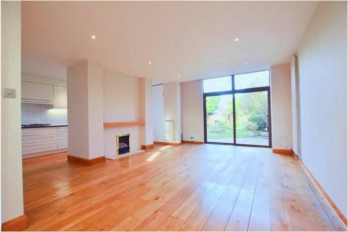 5 Bedroom Semi-Detached House To Rent In Upper Richmond Road West, London, SW14