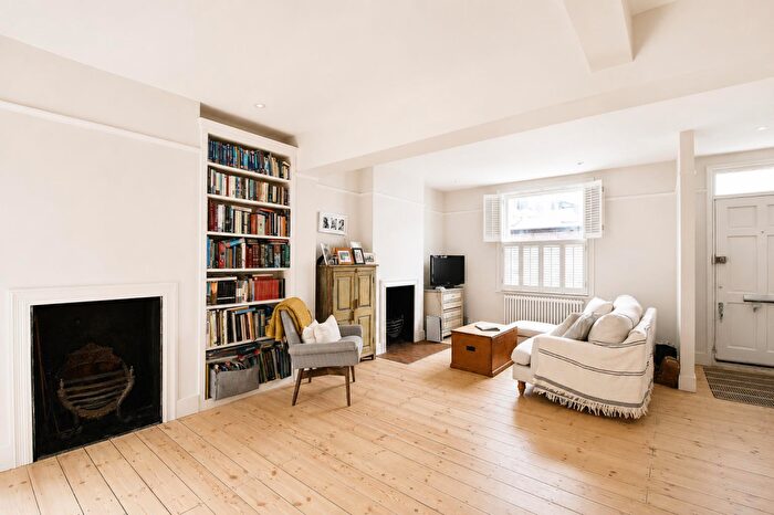2 Bedroom House To Rent In Archway Street, SW13