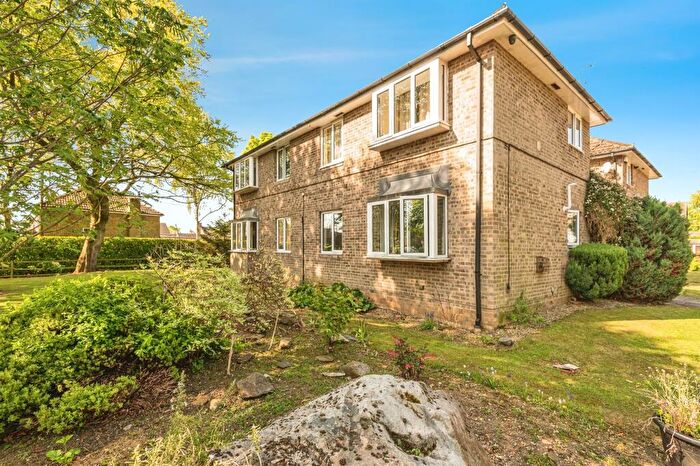 1 Bedroom Apartment For Sale In Manor House Croft, Leeds, LS16