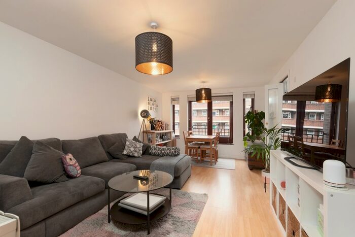 2 Bedroom Flat To Rent In Discovery Walk, London, E1W