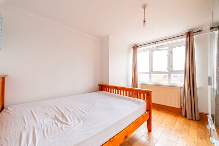 2 Bedroom Flat To Rent In Sheffield Square, Bow, London, E3