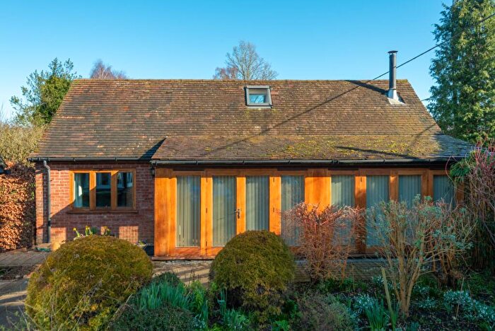 2 Bedroom Detached Bungalow To Rent In Back Street, Leeds, ME17