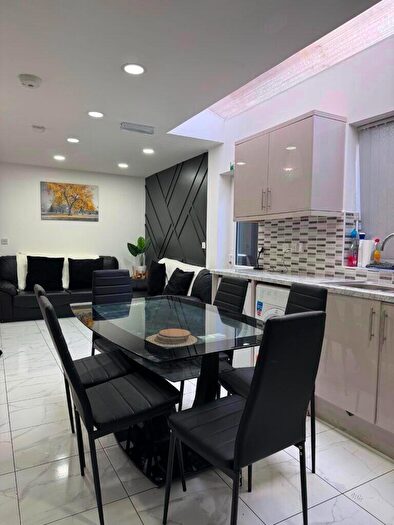 5 Bedroom Semi Detached House To Rent In Selly Oak Health Centre, Katie Road, Birmingham, B29