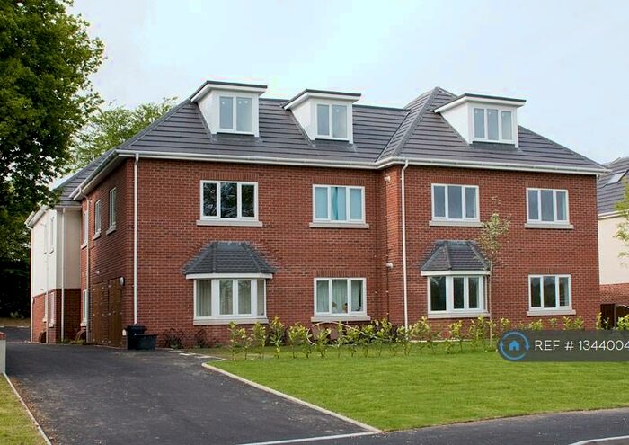 2 Bedroom Flat To Rent In Wimborne Road, Bournemouth, BH11