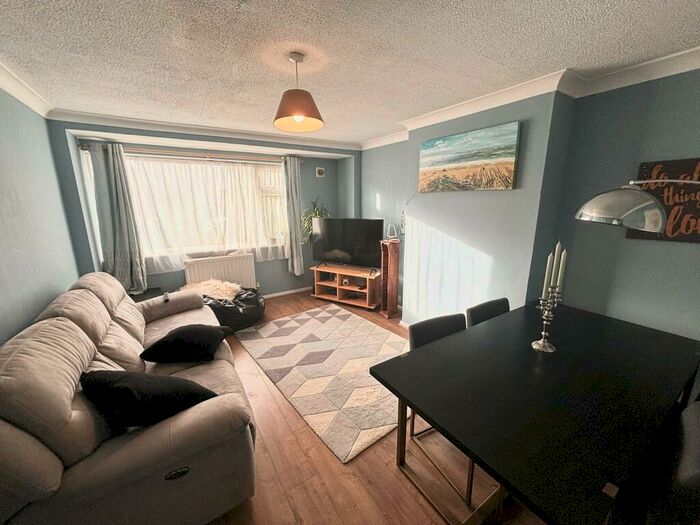 2 Bedroom Apartment To Rent In Montreal Avenue, Horfield, Bristol, BS7