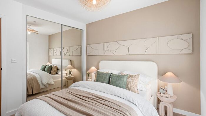 1 Bedroom Flat For Sale In Longwater Avenue, Reading, RG2