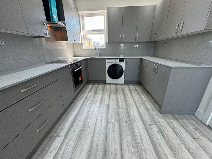 3 Bedroom Flat To Rent In The Broadway, Southall, UB1