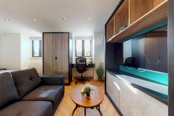 Studio To Rent In South Parade, Leeds, LS1