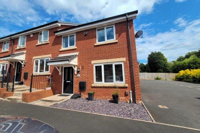 3 Bedroom End Of Terrace House To Rent In Spinners Drive, Manchester, M28