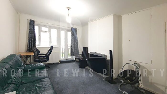 2 Bedroom Flat To Rent In Basing Way, London, N3