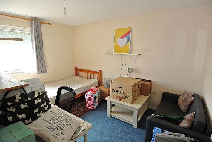 5 Bedroom End Of Terrace House To Rent In Cherrywood Avenue, Englefield Green, Egham, TW20