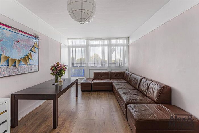 2 Bedroom Flat For Sale In John Kennedy House, Canada Water, SE16