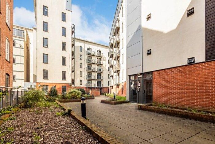 2 Bedroom Flat To Rent In Park West, Nottingham, NG7