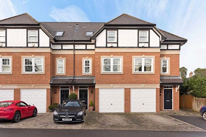 3 Bedroom House To Rent In Sterling Place, Weybridge, Surrey, KT13