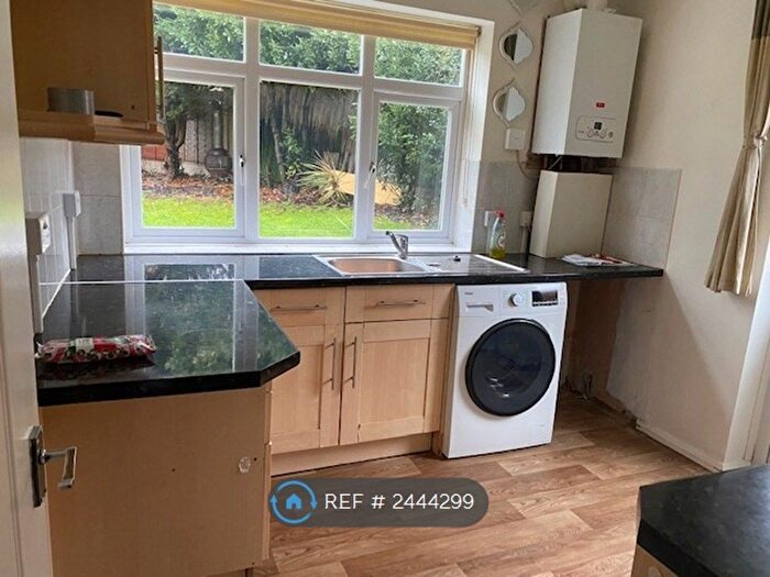 2 Bedroom Flat To Rent In Kings Head Hill, London, E4