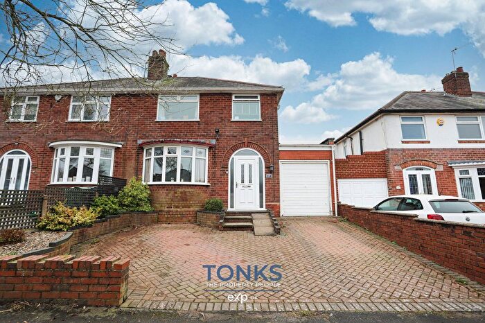 3 Bedroom Semi Detached House For Sale In Willowsbrook Road, Halesowen, B62