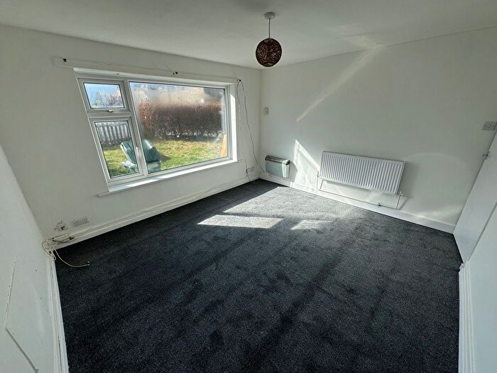 2 Bedroom Maisonette To Rent In Pasture Walk, Bradford, BD14