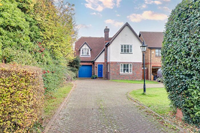 4 Bedroom Detached House For Sale In Crowstone Road, Westcliff-On-Sea, SS0