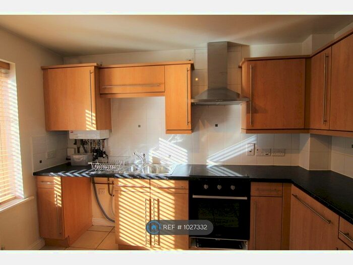 3 Bedroom End Of Terrace House To Rent In Redhouse Way, Swindon, SN25